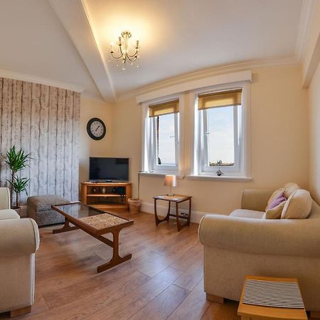 The Whitby Prospect, Large Apartment With Stunning Views, 2 Mins From Beach Exterior foto