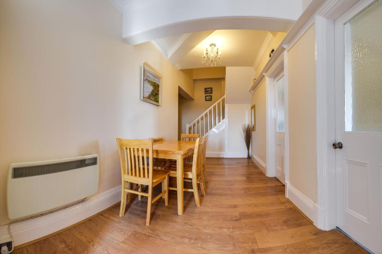 The Whitby Prospect, Large Apartment With Stunning Views, 2 Mins From Beach Exterior foto
