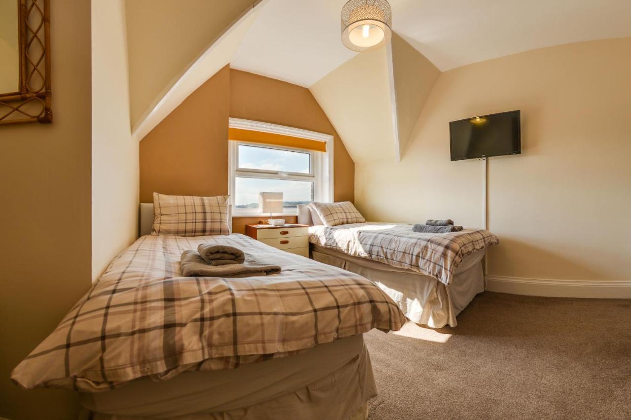 The Whitby Prospect, Large Apartment With Stunning Views, 2 Mins From Beach Exterior foto
