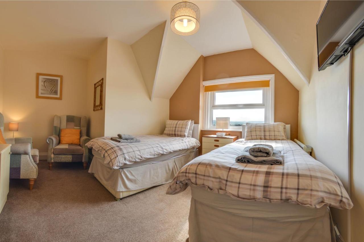 The Whitby Prospect, Large Apartment With Stunning Views, 2 Mins From Beach Exterior foto