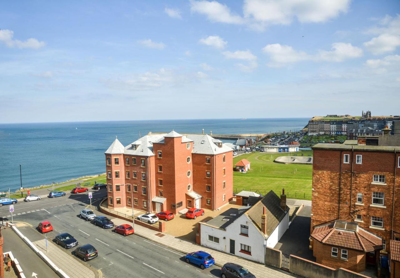 The Whitby Prospect, Large Apartment With Stunning Views, 2 Mins From Beach Exterior foto